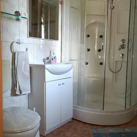 Vitorlas Apartmanhaz * 시오포크