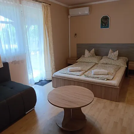 아파트 Vitorlas Apartmanhaz